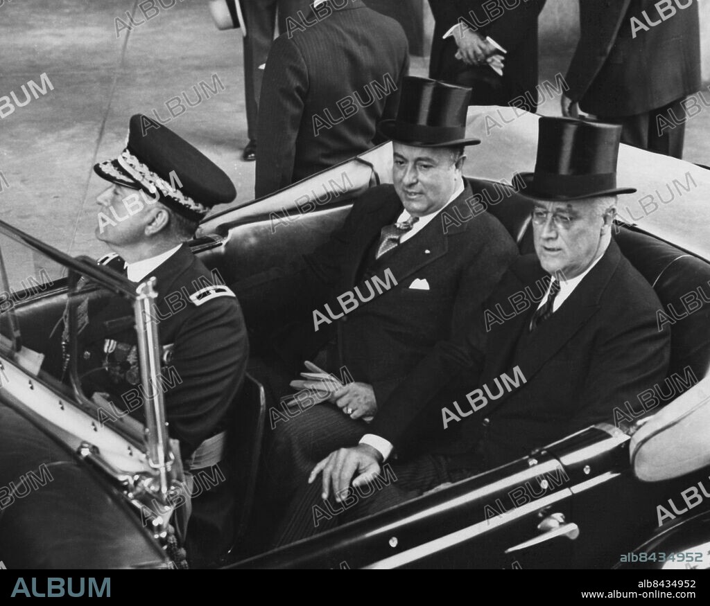 Orig. bildtext... TWO PRESIDENTS IN WASHINGTON. Washington, D.C. Riding together here May 5th were President Anastasio Somoza of Nicaragua (lerft) and President Franklin D. Roosevelt. Seated in front of the two presidents is Brig. Gen. Edwin M. Watson, White House Secretary. Anm. A Somoza, 1896-1956, nicaraguansk politiker, diktator. Nicaraguas president 1937-1947 och 1950-1956. F D Roosevelt, 1882-1945, amerikansk president 1933-1945 Trio persons: EDWIN WATSON;FRANKLIN D ROOSEVELT;ANASTASIO SOMOZA sites: WASHINGTON D C;USA;NICARAGUA*.