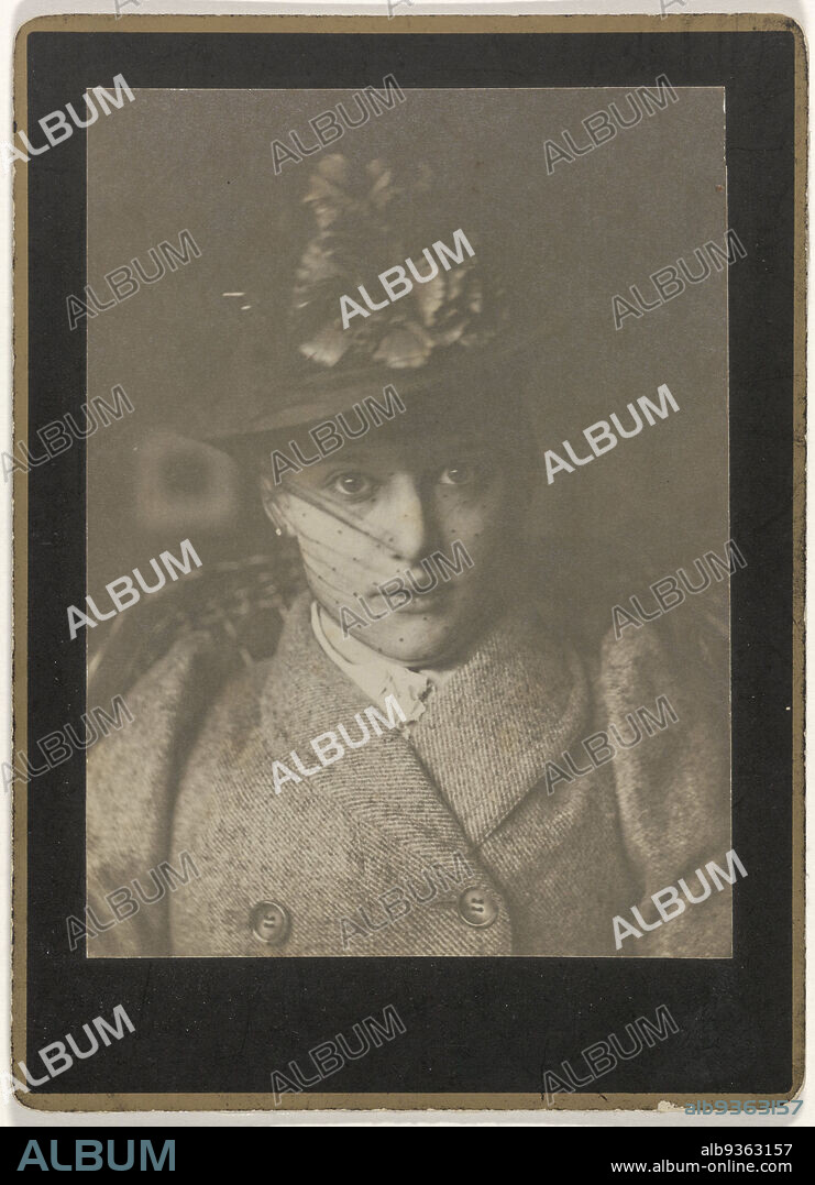 Portrait of Lise Jordan with voile, Sister of Marie Breitner (title on object), Willem Witsen (attributed to), Amsterdam, c. 1890 - c. 1895, paper, gelatin silver print, height 142 mm × width 105 mmheight 180 mm × width 130 mm.