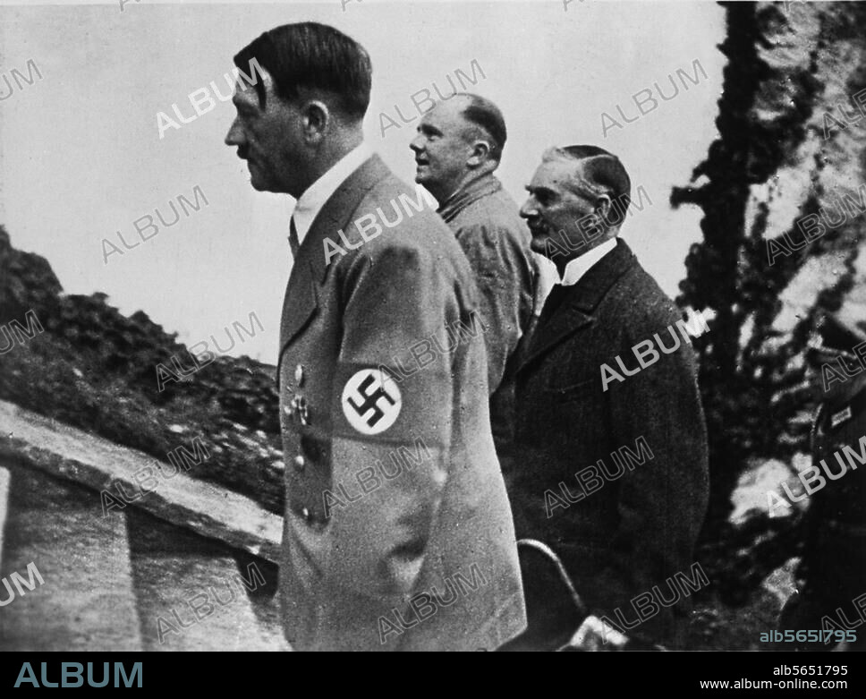 Germany / Sudeten crisis 1938. The British Prime Minister Sir Neville Chamberlain meets Hitler for talks on 15 September 1938 on Obersalzberg: Hitler (left) leads Chamberlain (right) into the house.