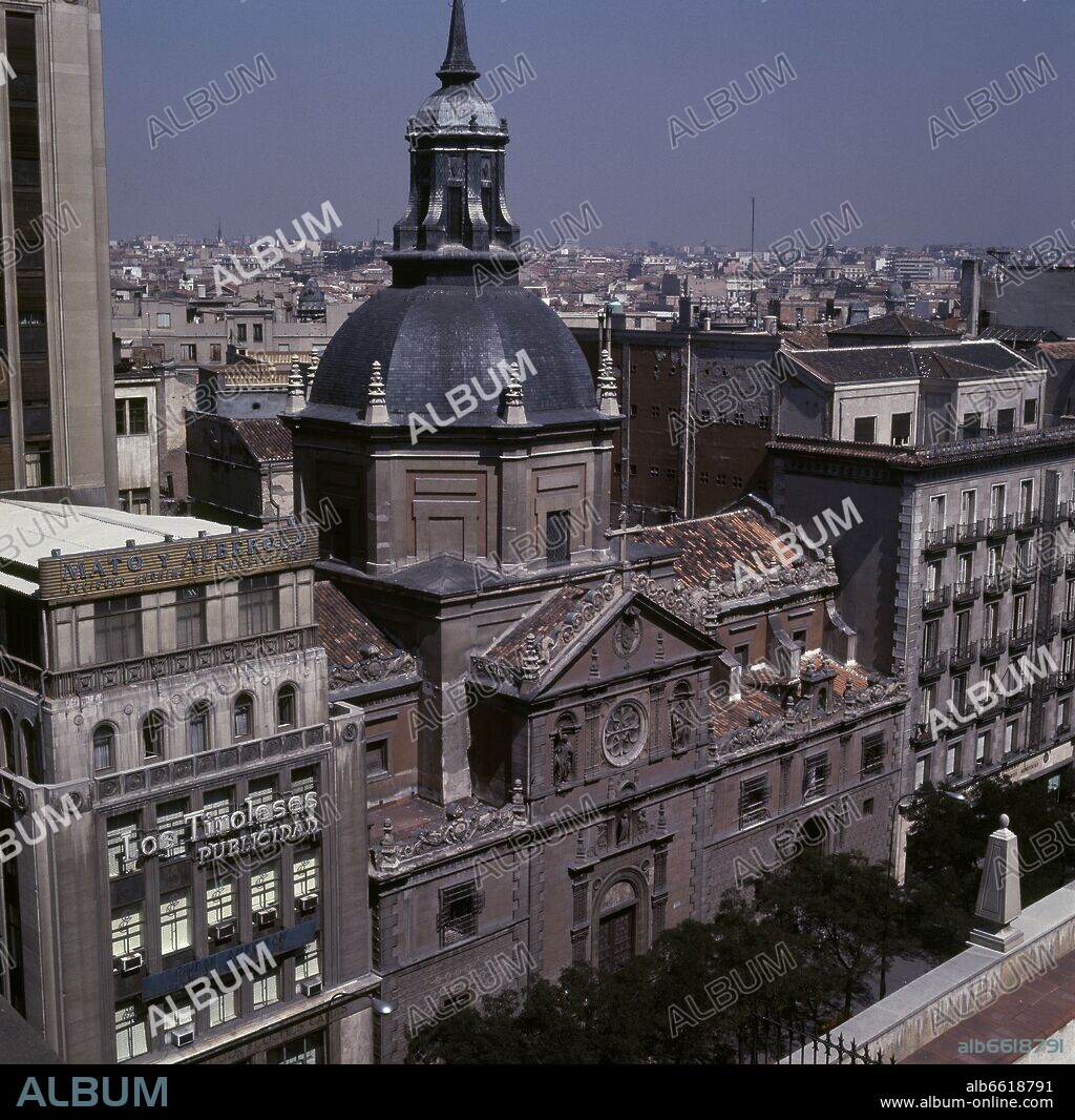 FRAY LORENZO DE SAN NICOLÁS. IGLESIA DE LAS CALATRAVAS SITUADA EN LA C/ ALCALA Nº 25- 1678 - REFORMADA EN 1886 POR JUAN MADRAZO - FOTO AÑOS 60.
