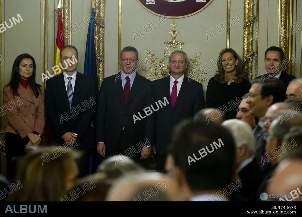 Madrid, 03/01/2012. Toma de posesión de altos cargos del Ministerio de Justicia. De izquierda a derecha, Dª. Mireya Corredor Lanas, Secretaria General Técnica, D. Juan Bravo Rivera, Subsecretario de Justicia, D. Alberto Ruiz Gallardón, Ministro de Justicia, D. Fernando Román García, Secretario de Estado de Justicia, Dª. Cristina Coto del Valle, Directora del Gabinete del Ministro y D. Joaquín José Rodríguez Hernández, Director General de los Registros y del Notariado. Foto:Isabel Permuy. ARCHDC.