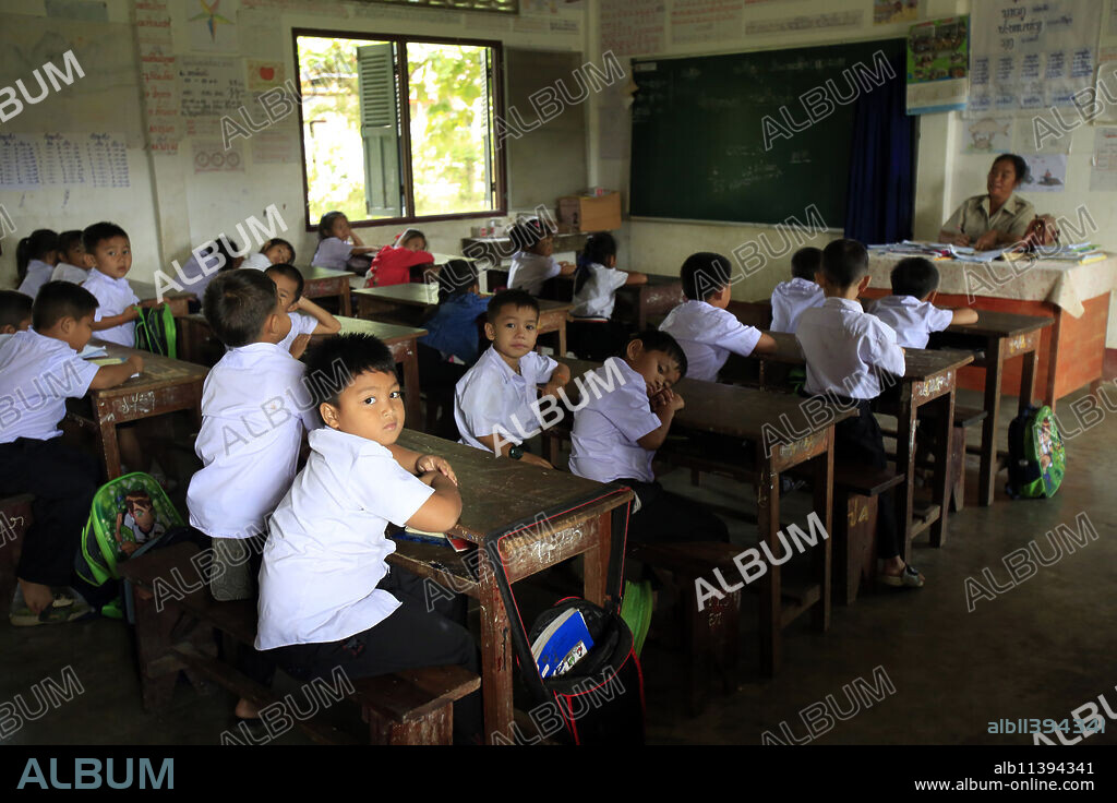 Elementary school. Schoolchildren in classroom.