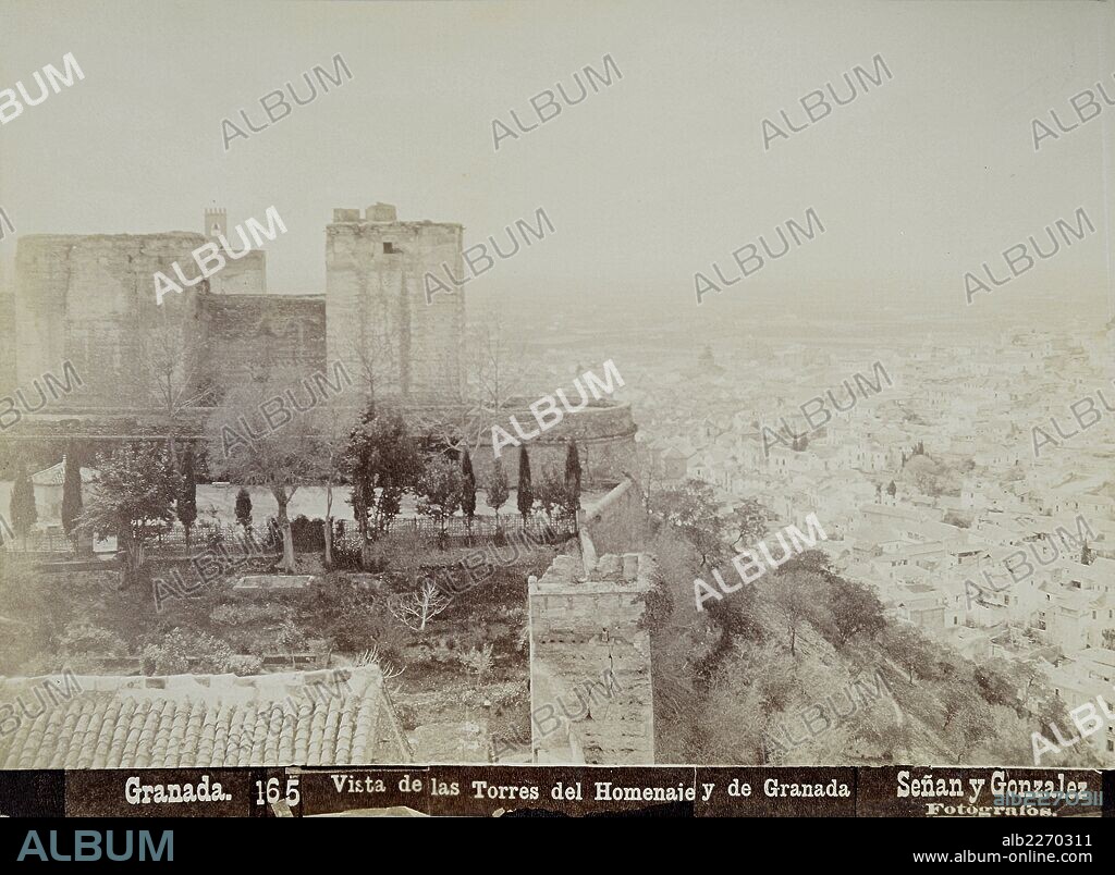 Granada, la Alhambra y Cármenes a las márgenes del río Darro.