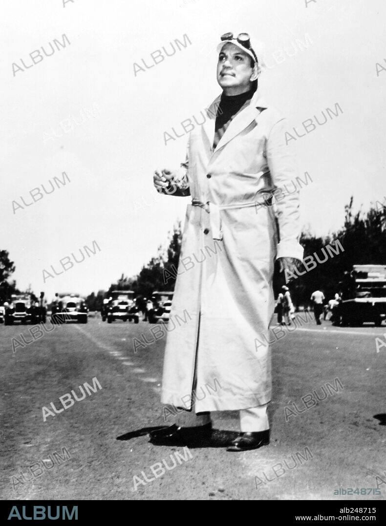 CANTINFLAS en EL MINISTRO Y YO, 1976, dirigida por MIGUEL M. DELGADO. Copyright RIOMA FILMS, S.A.