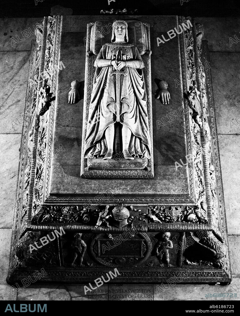 DOMENICO FANCELLI. SEPULCRO DEL PRINCIPE JUAN (1478/1497) - REALIZADO EN 1511 - MARMOL - ESCULTURA FUNERARIA RENACENTISTA - FOTOGRAFIA EN BLANCO Y NEGRO -.