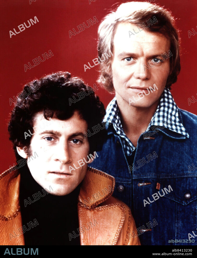 DAVID SOUL and PAUL MICHAEL GLASER in STARSKY AND HUTCH, 1975, directed by DON WEIS, EARL BELLAMY, GEORGE MCCOWAN and PAUL MICHAEL GLASER. Copyright SPELLING-GOLDBERG PRODUCTIONS.
