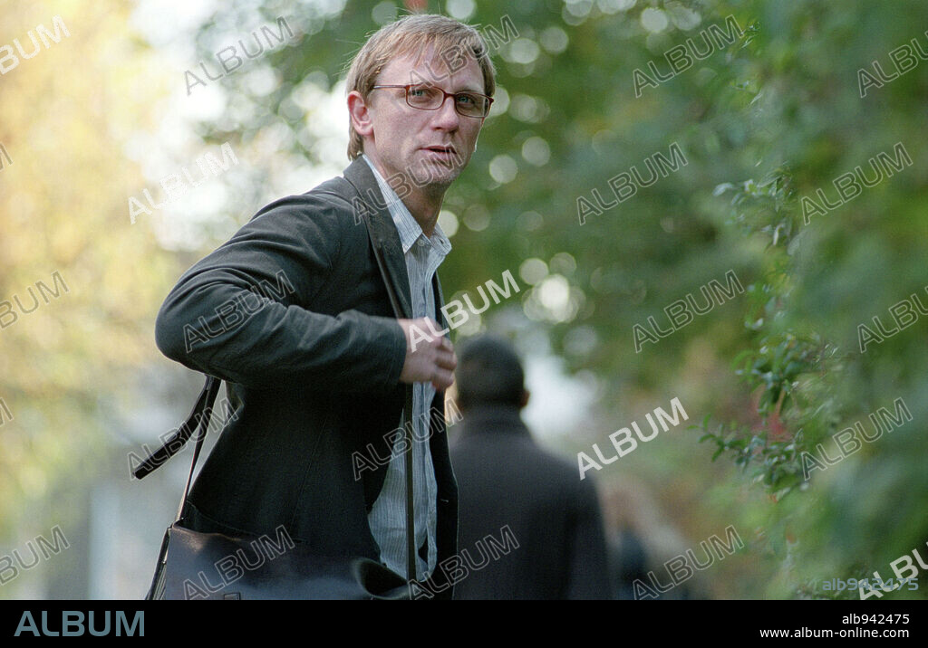 DANIEL CRAIG en INTRUSO, EL [ENDURING LOVE], 2004 (ENDURING LOVE), dirigida por ROGER MICHELL. Copyright PARAMOUNT CLASSICS.