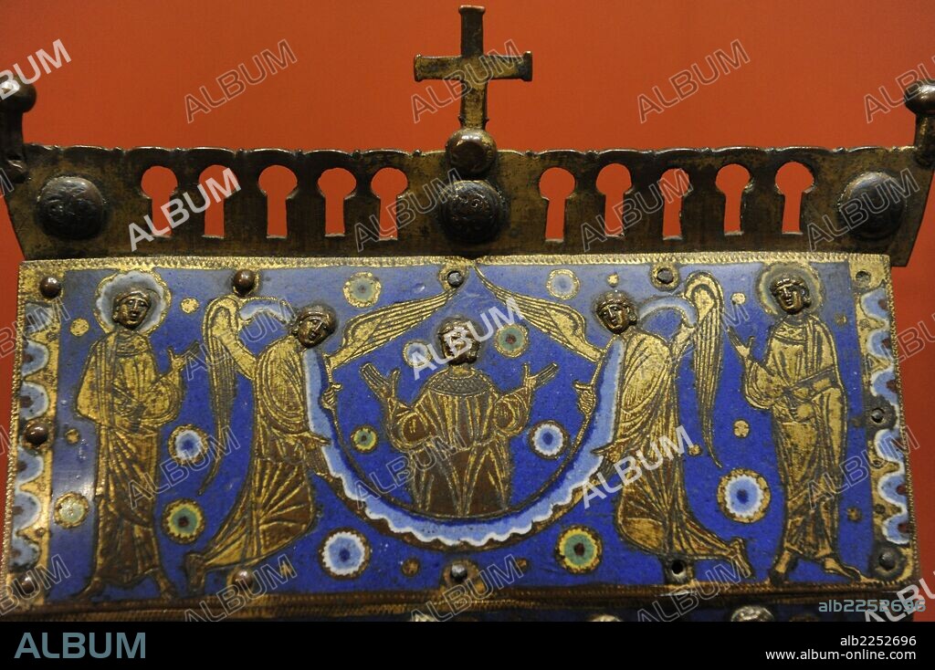 Reliquary of Thomas Becket (ca. 1118-1170). France, ca. 1200. Scene depicting angels carrying the soul of the martir. Catharijneconvent Museum. Utrecht. Netherlands.