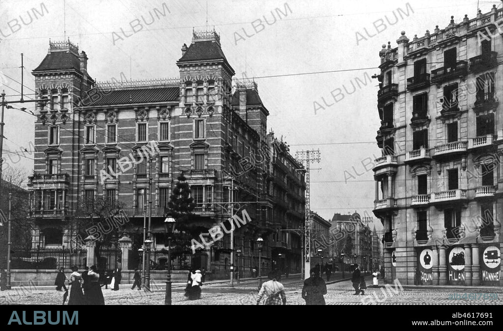 Barcelona. Edificio de la compañía de gas Lebon en la confluencia de la calle de Balmes y la Gran Via. Años 1905.