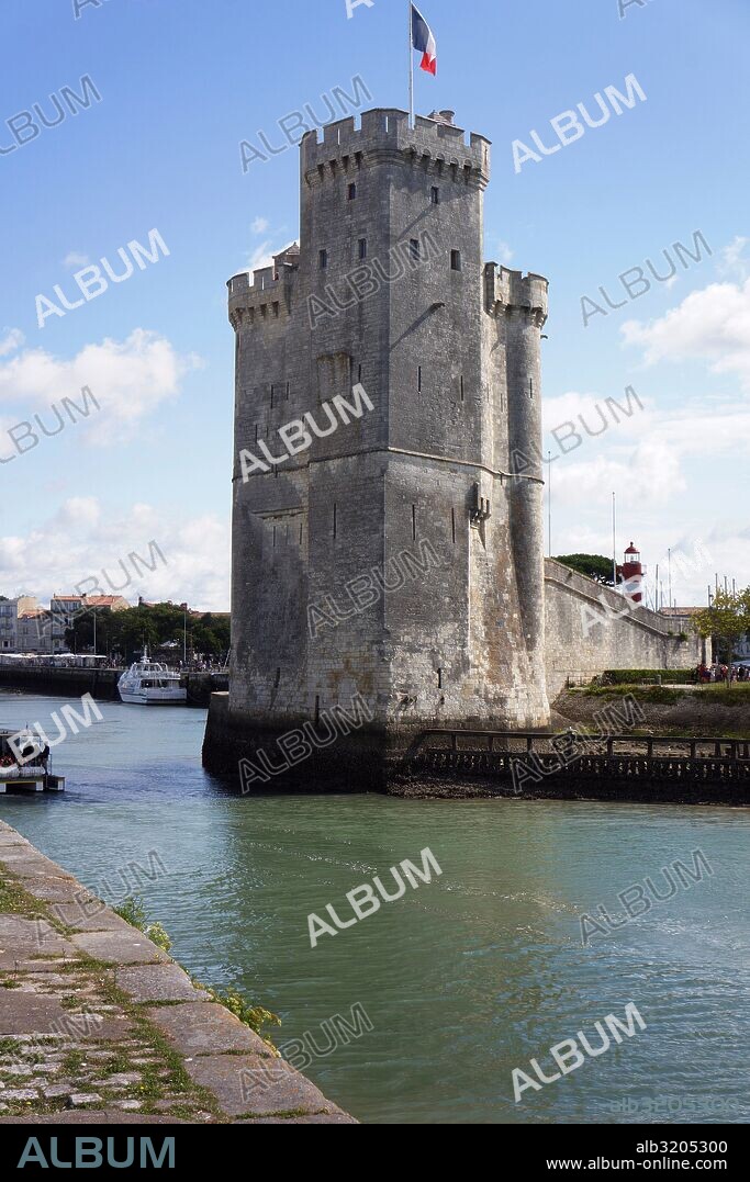 PUERTO ANTIGUO. TORRE DE SAN NICOLAS  LA ROCHELLE, FRANCIA.
