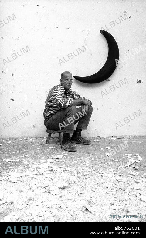 C. O. PAEFFGEN. Paeffgen, C.O. (Claus-Otto); Künstler. geb. 1933 in Köln. C.O.Paeffgen in seinem Atelier in Köln, Friesenstraße. Foto, 12.5.1987.