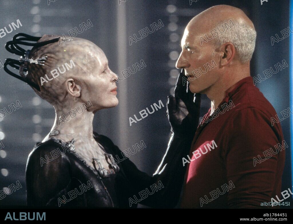 ALICE KRIGE and PATRICK STEWART in STAR TREK: FIRST CONTACT, 1996, directed by JONATHAN FRAKES. Copyright PARAMOUNT PICTURES.
