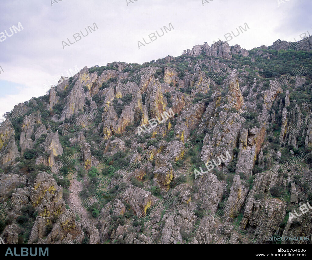 PAISAJE ROCOSO - FOTO AÑOS 00.