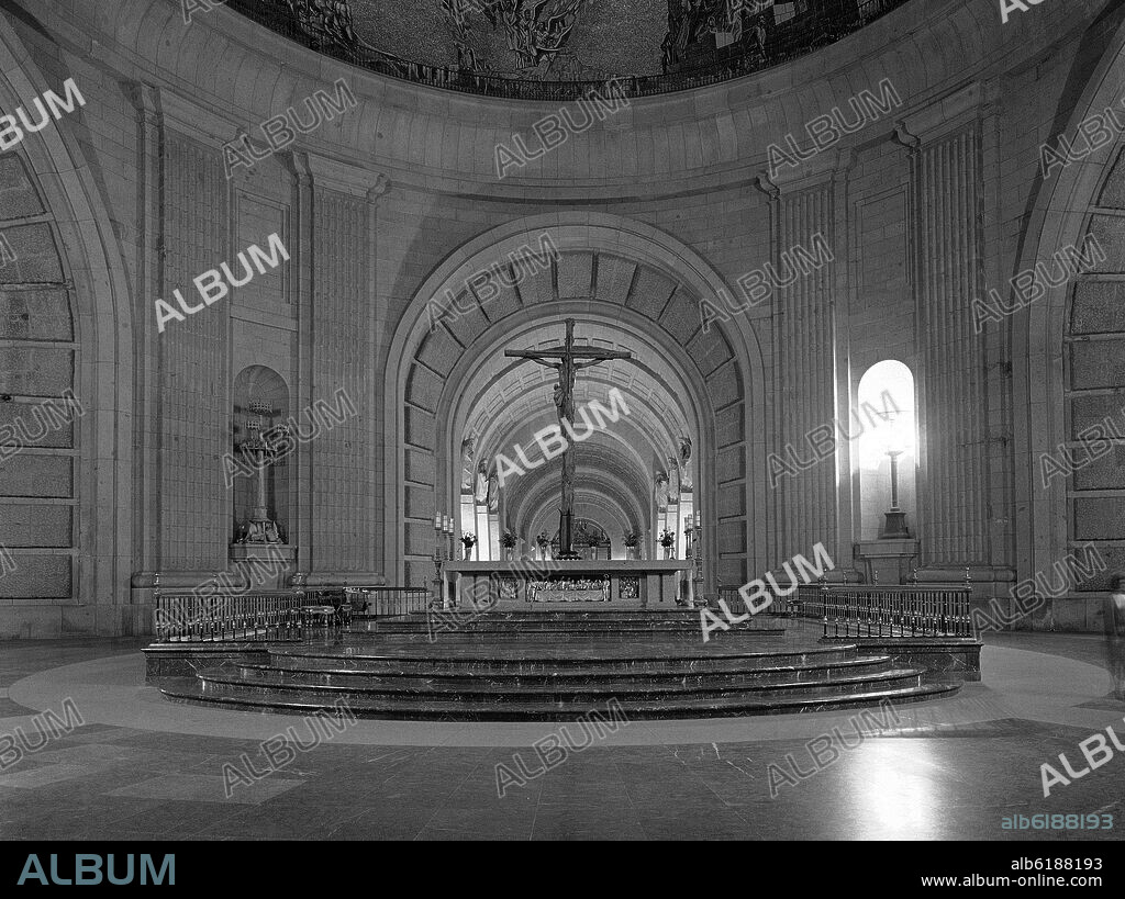 PEDRO MUGURUZA 1893/1952 / DIEGO MENDEZ. ALTAR DE LA BASILICA DEL VALLE DE LOS CAIDOS - 1942-1959 - FOTOGRAFIA EN BLANCO Y NEGRO - 1954.