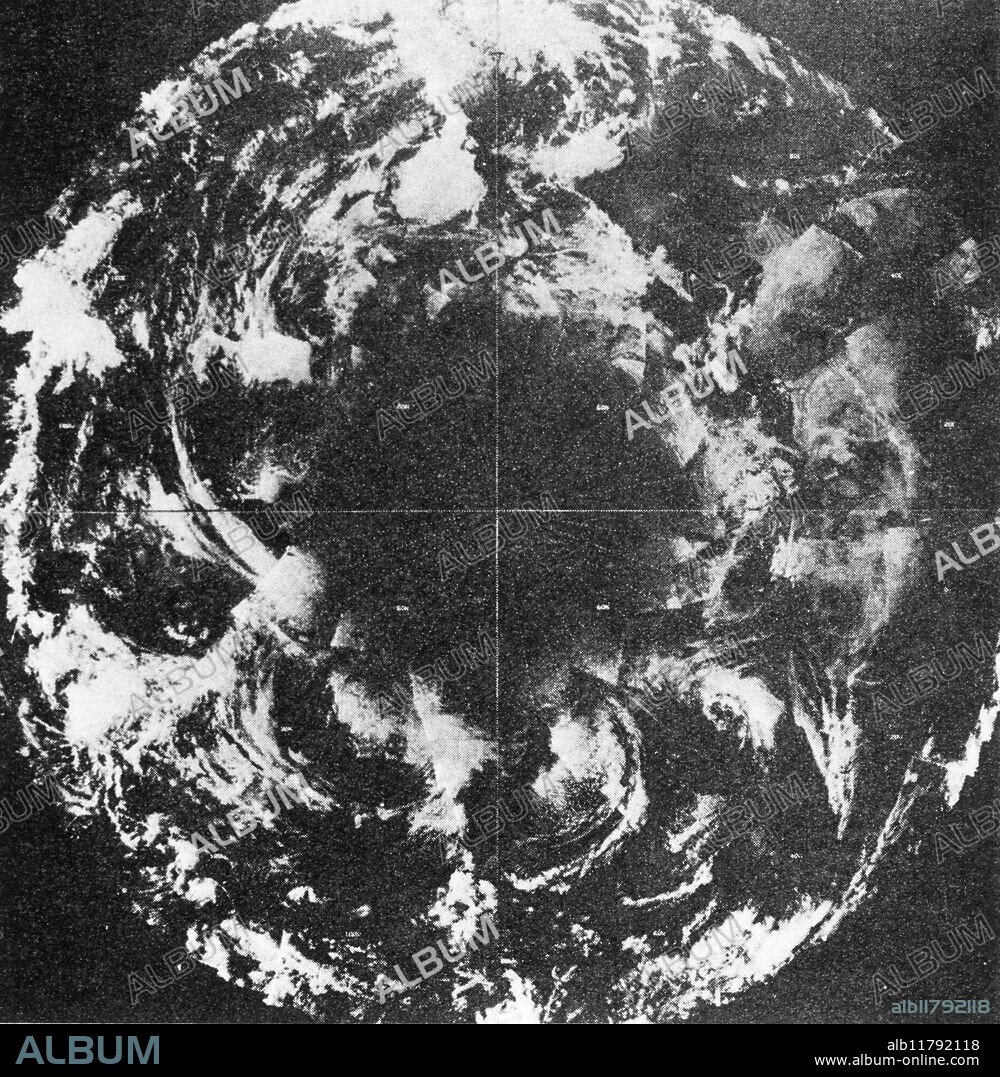 Satellite photograph of north pole, taken by ESSA-3 on 6th January 1967, showing alleged hole at pole, leading to interior of hollow earth. ©2006 TopFoto / Fortean.