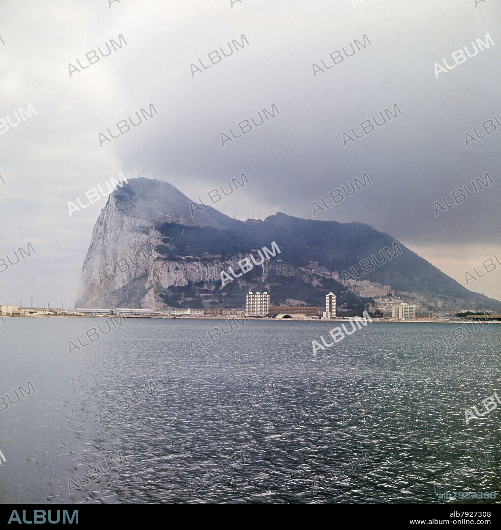 EL PEÑON DE GIBRALTAR - FOTO AÑOS 60.