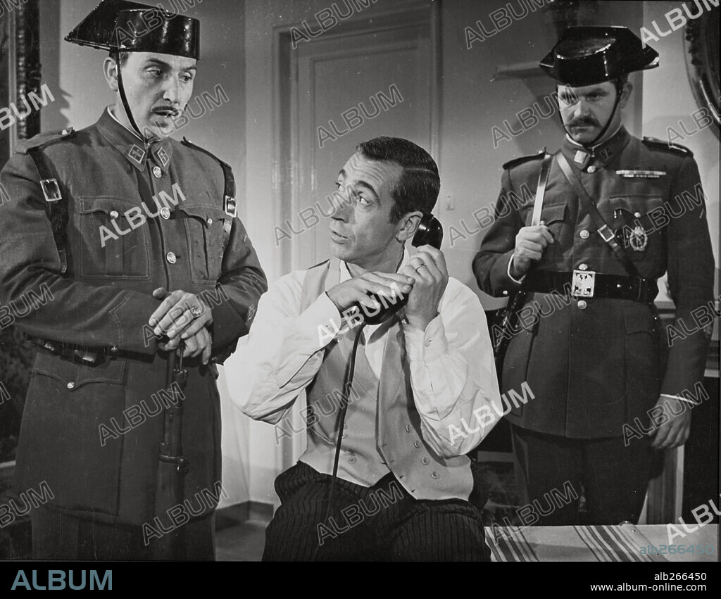 MIGUEL GILA in DONDE PONGO ESTE MUERTO?, 1962, directed by PEDRO LUIS RAMIREZ. Copyright I.F.I. PRODUCCION Y ESTUDIOS.