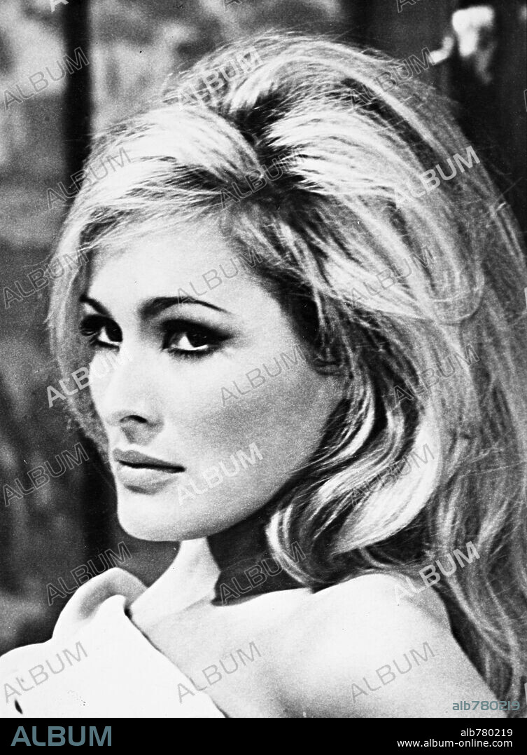 URSULA ANDRESS en PESADILLA BAJO EL SOL, 1965 (NIGHTMARE IN THE SUN), dirigida por MARK LAWRENCE. Copyright AFILMCO PRODUCTIONS.