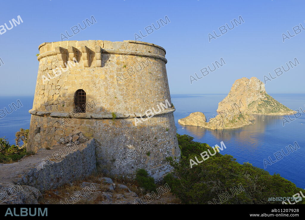 Torre des Savinar and Es Vedra Islands in background, Ibiza, Balearic Islands, Spain, Mediterranean, Europe.