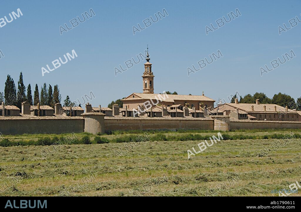 REAL CARTUJA DE SANTA MARIA DE AULA DEI. Fundada en 1564 por don Hernando de Aragón, hermano de Fernando II el Católico. La iglesia es obra de los maestros Martín DE MITEÇA y Miguel DE RIGLOS, de los siglos XVI y XVII. Posteriormente, ha sufrido diversas reformas. Declarado Monumento Nacional en 1985. Vista general del exterior. Alrededores de Zaragoza. Aragón. España.