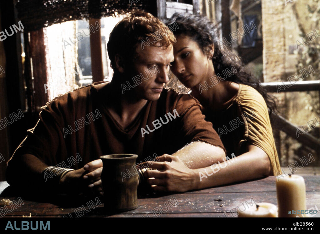 INDIRA VARMA and KEVIN McKIDD in ROME, 2005 (ROME-TV), directed by MICHAEL APTED. Copyright HBO / BICIOCCHI, FRANCO.