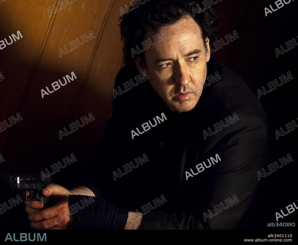JOHN CUSACK in THE BAG MAN, 2014, directed by DAVID GROVIC. Copyright CINEDIGM/TINRES ENTERTAINMENT.