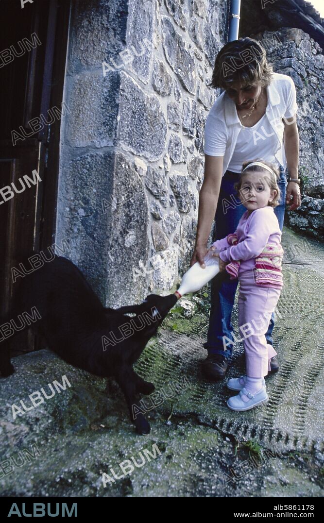 habitantes del pueblo de Asiego; (Picos de Europa, región de Cabrales).