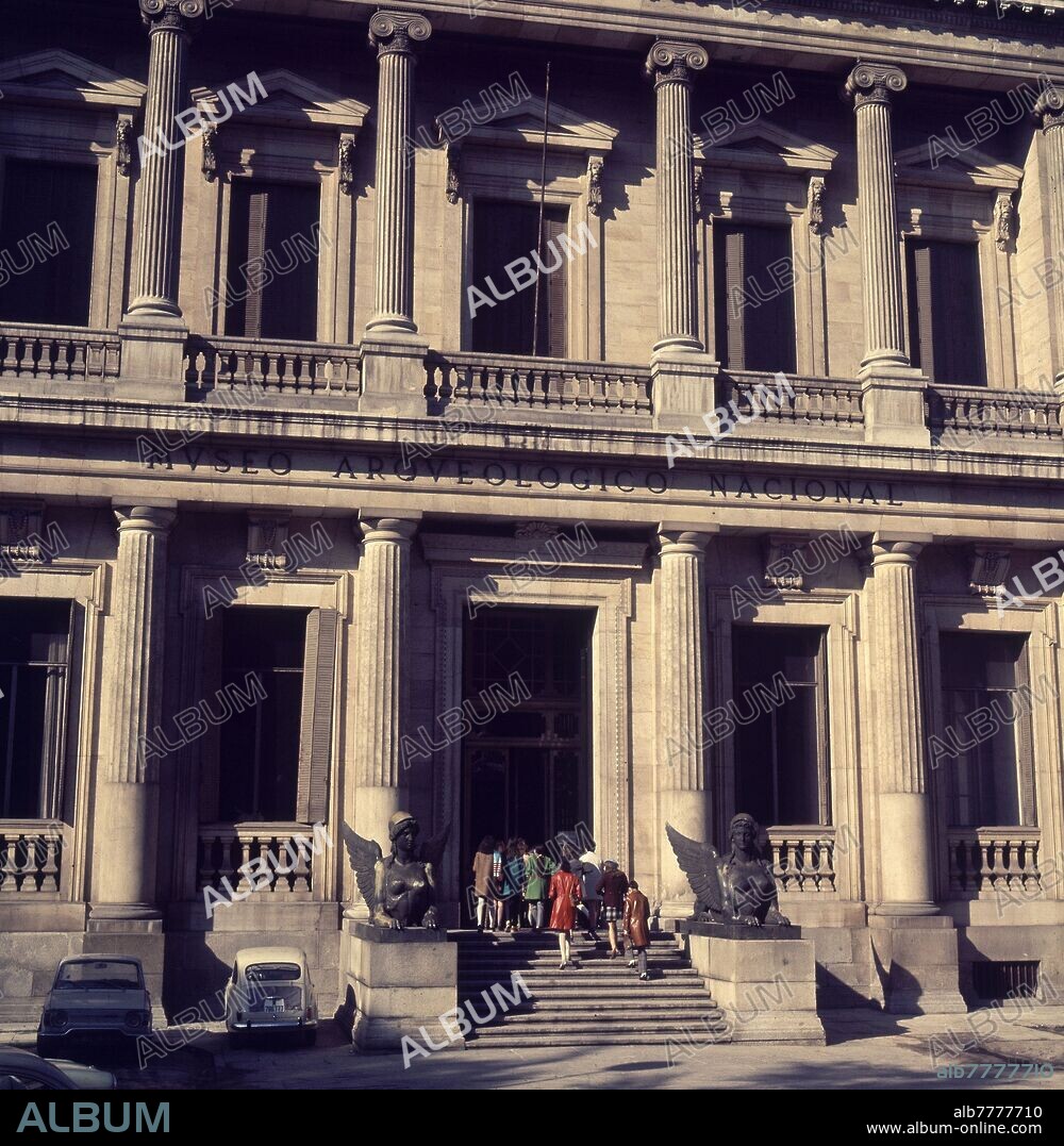 FRANCISCO JAREÑO 1818-92 Y ANTONIO RUIZ DE SALCES. EXTERIOR-MUSEO ARQUEOLOGICO - FACHADA.