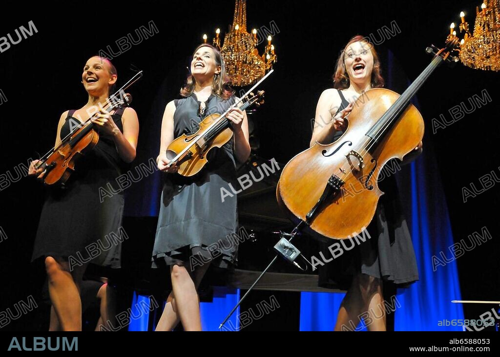 Salut Salon - Konzert am 25.06.2012 in Hamburg, Thalia Theater.
