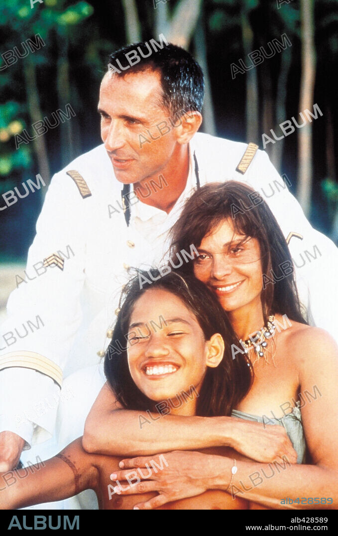 ANITUAVAU LANDE, MARIE TRINTIGNANT et THIERRY LHERMITTE dans LE PRINCE DU PACIFIQUE, 2000, réalisé par ALAIN CORNEAU. Copyright ICE 3/TF1 FILMS PRODUCTION/MATE PRODUCTION.