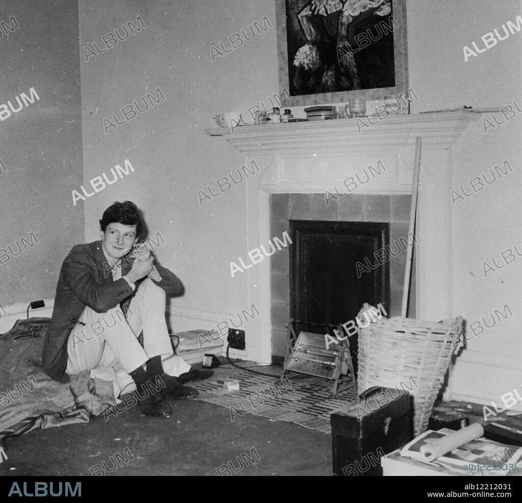 LORD VALENTINE THYNNE SITS ON A MATTRESS IN FLAT. 16 FEBRUARY 1960.