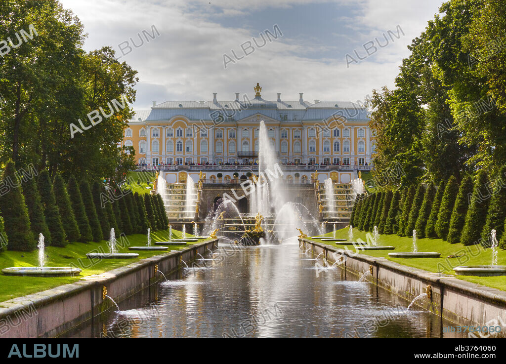 Samson Fountain, Great Palace, view from Sea Canal, Peterhof, UNESCO World Heritage Site, near St. Petersburg, Russia, Europe.