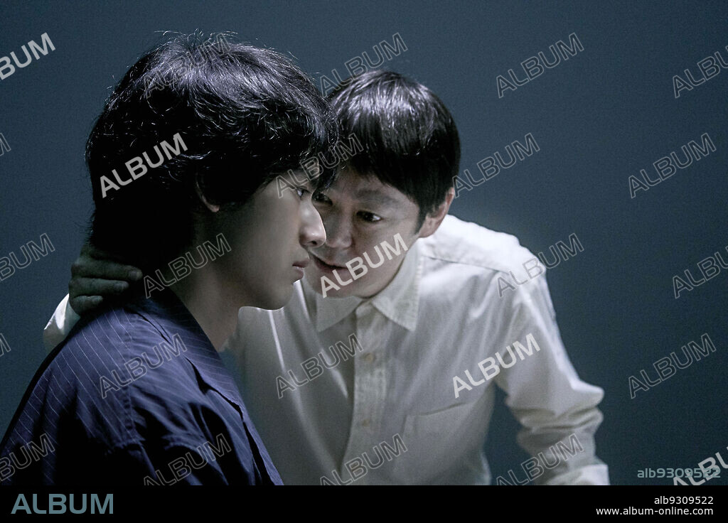 KENSHI OKADA and SADAO ABE in LESSON IN MURDER, 2022 (SHIKEI NI ITARU YAMAI), directed by KAZUYA SHIRAISHI. Copyright Klockworx Company.