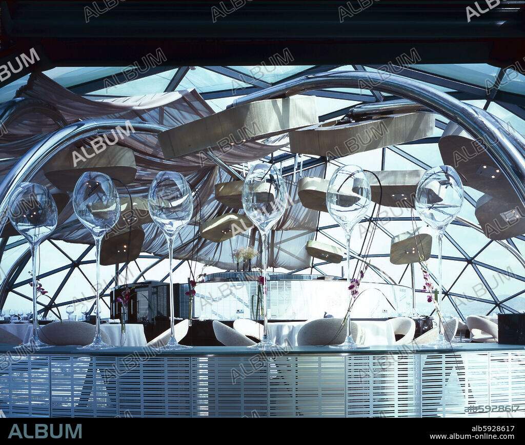 NEW HESPERIA TOWER HOTEL (2006) EVO Restaunrant located in the glass dome.