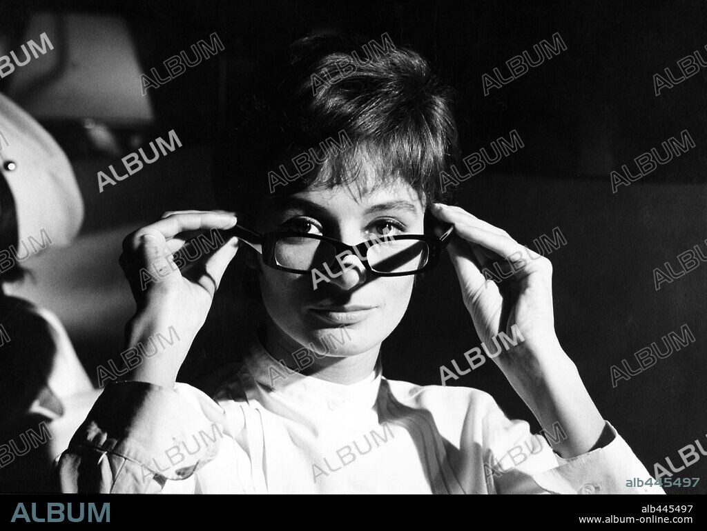 ANOUK AIMEE in FEDERICO FELLINI'S 8 1/2 (8 1/2, 1963), directed by FEDERICO FELLINI. Copyright CINERIZ.