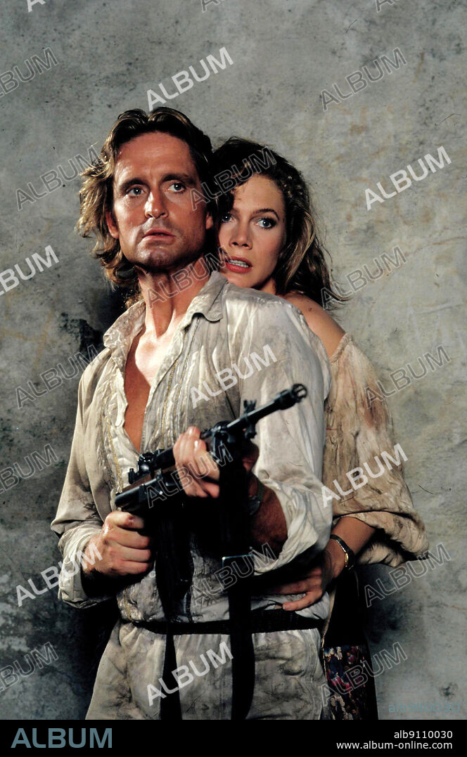 KATHLEEN TURNER y MICHAEL DOUGLAS en TRAS EL CORAZÓN VERDE, 1984 (ROMANCING THE STONE), dirigida por ROBERT ZEMECKIS. Copyright 20TH CENTURY FOX.