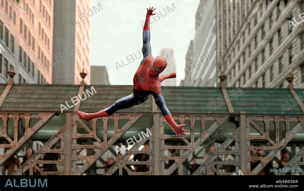 TOBEY MAGUIRE in SPIDER-MAN 2, 2004, directed by SAM RAIMI. Copyright COLUMBIA PICTURES/MARVEL ENTERTAINMENT / SONY PICTURES.