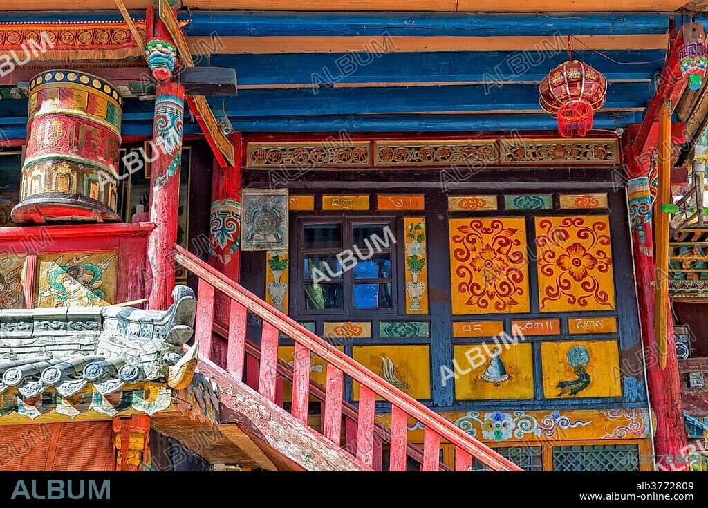 Shuzheng Tibetan village, Jiuzhaigou National Park, Unesco World Heritage Site, Sichuan Province, China, Asia.