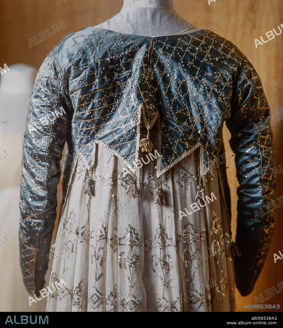 Vestido femenino estilo directorio, siglo XIX. Museu del Disseny de Barcelona.