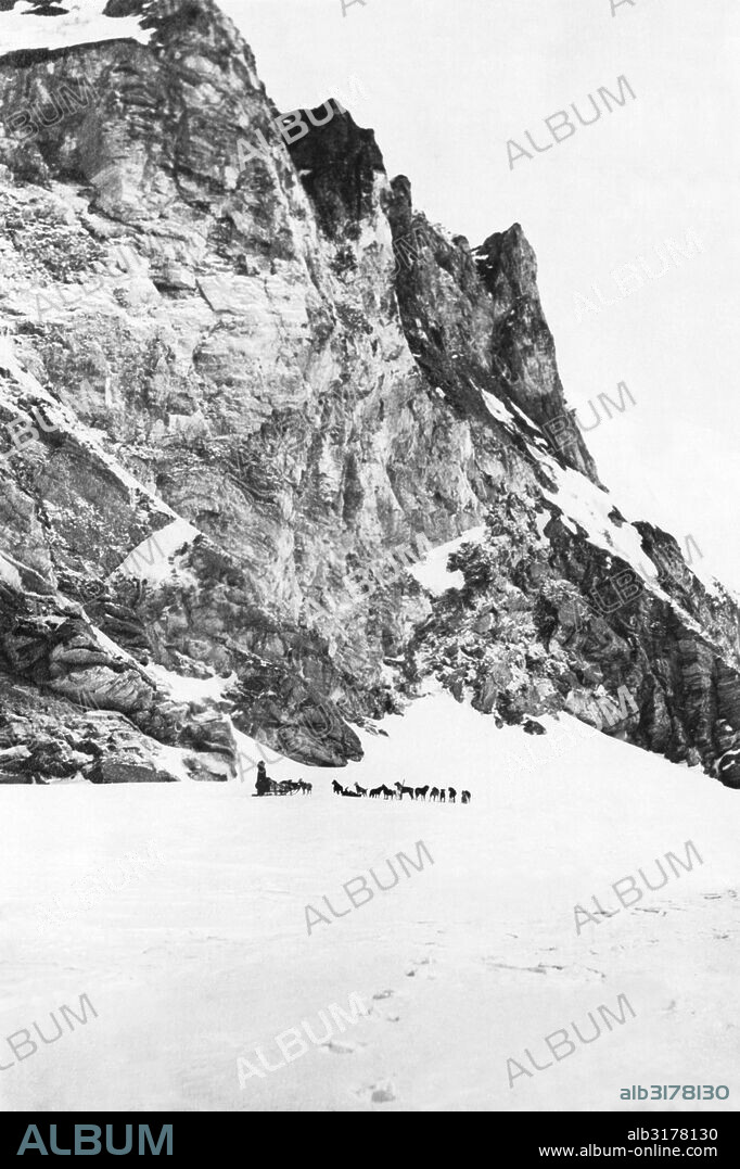 Candle, Alaska:  July 5, 1923 Norwegian explorer Roald Amundsen with his sled and dog team outside of Candle, the last town on the route to Wainwright during his polar expedition.   © Underwood Archives / The Image Works.