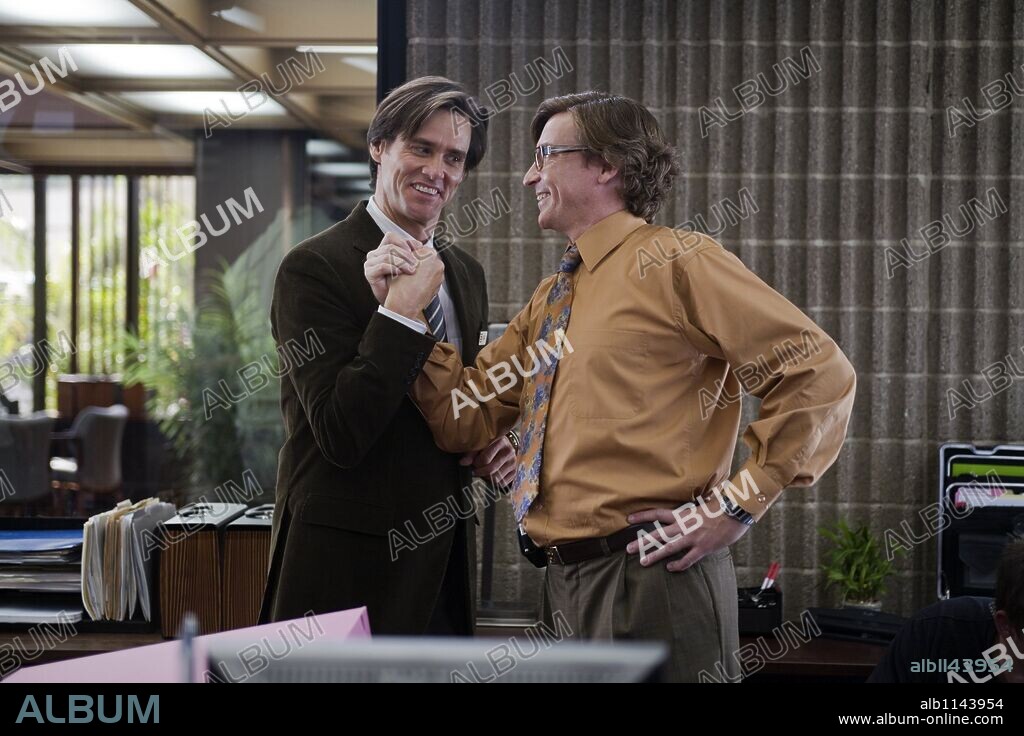 JIM CARREY and RHYS DARBY in YES MAN, 2008, directed by PEYTON REED. Copyright HEYDAY FILMS/VILLAGE ROADSHOW PICTURES/WARNER BROS. PICTURES / MOSELEY, MELISSA.
