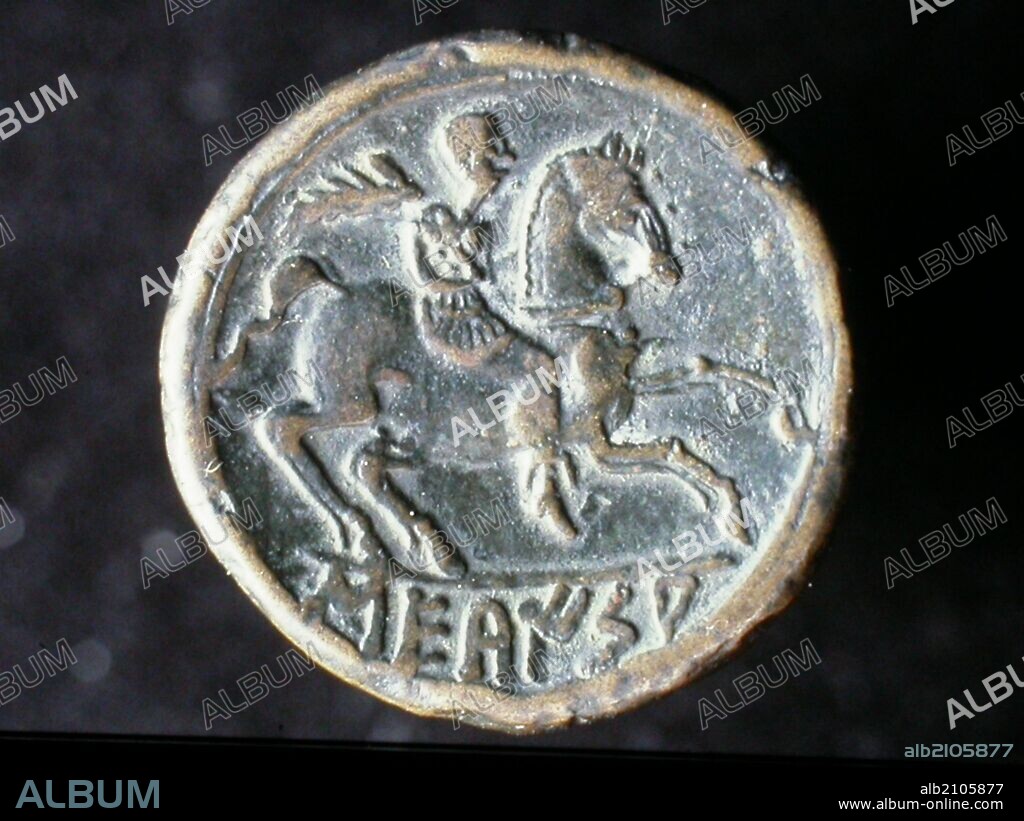 NUMISMATICA. MONEDA IBERICA. AS DE BRONCE. REVERSO. JINETE CON PALMA GALOPANDO A LA DERECHA. 100 A.C. (DEPOSITO: MUSEO ARQUEOLOGICO NACIONAL).