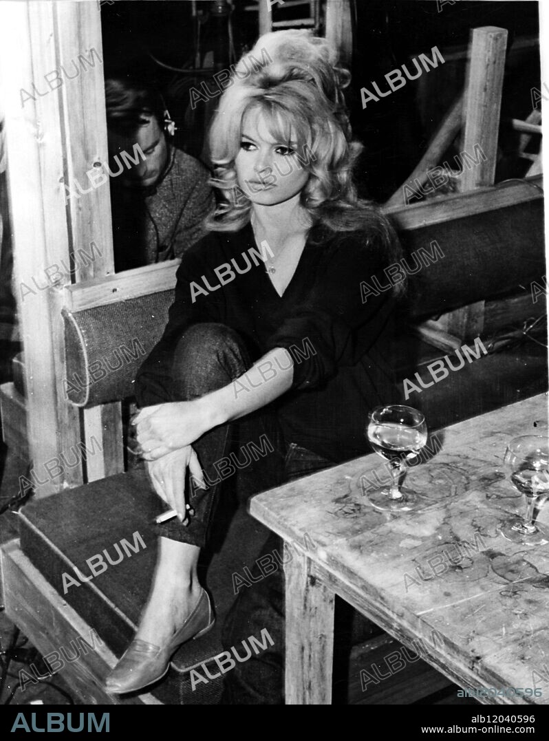 Brigitte Bardot holds press conference on new film . Preparing for ' The Truth ' . French glamour star Brigitte Bardot held a press conference this morning in preparation for the new film ' The Truth ' which she is making , directed by Henri Cloouzet ( 53 ) whom she is said to be very fond . Photo shows , Brigitte bardot at the press conference in Paris this morning . 6 January 1960.