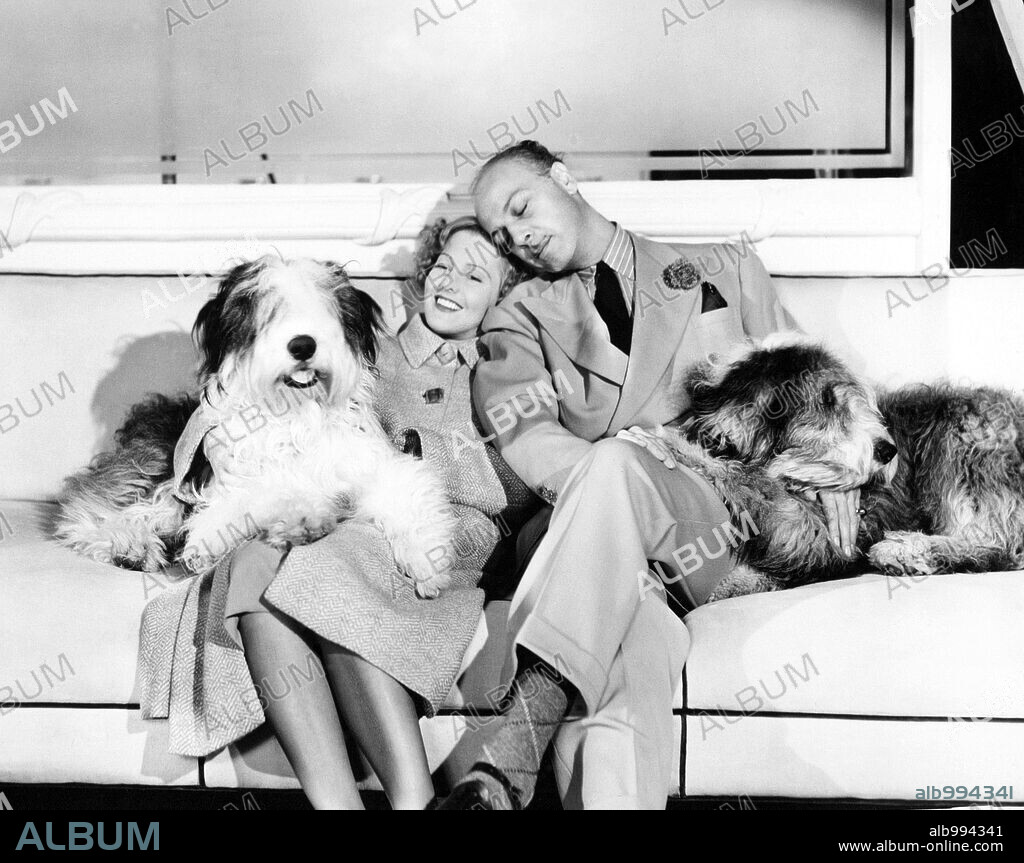 JEAN ARTHUR in EASY LIVING, 1937, directed by MITCHELL LEISEN. Copyright PARAMOUNT PICTURES.