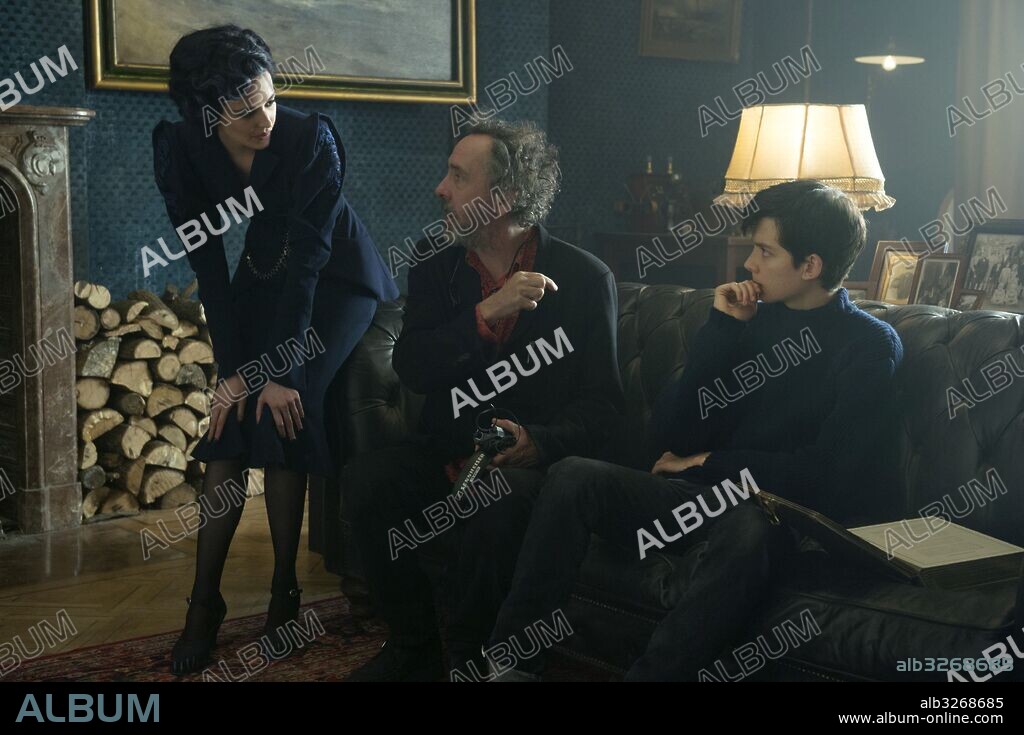 EVA GREEN y TIM BURTON en EL HOGAR DE MISS PEREGRINE PARA NIÑOS PECULIARES, 2016 (MISS PEREGRINE'S HOME FOR PECULIAR CHILDREN), dirigida por TIM BURTON. Copyright CHERNIN ENTERTAINEMENT/ ST. PETERSBURG CLEARWATER FILM COMMI.