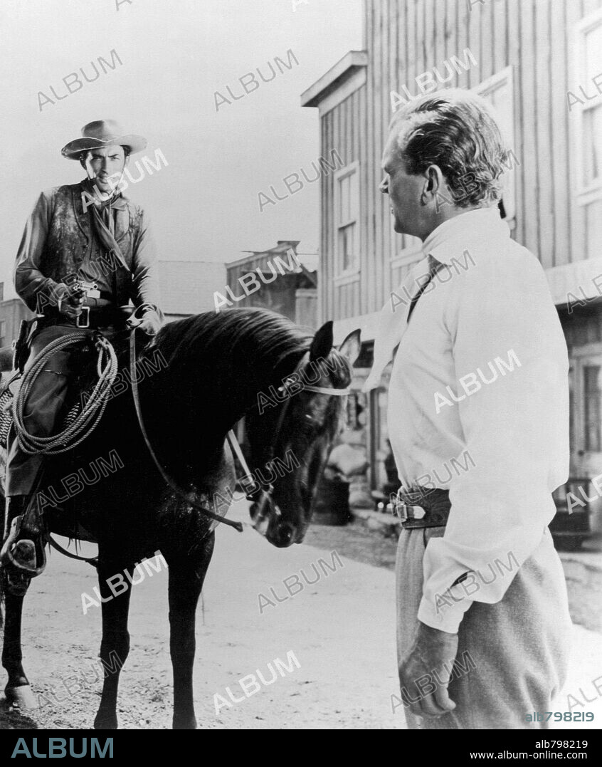 GREGORY PECK and JOSEPH COTTEN in DUEL IN THE SUN, 1946, directed by KING VIDOR. Copyright SELZNICK/RKO.