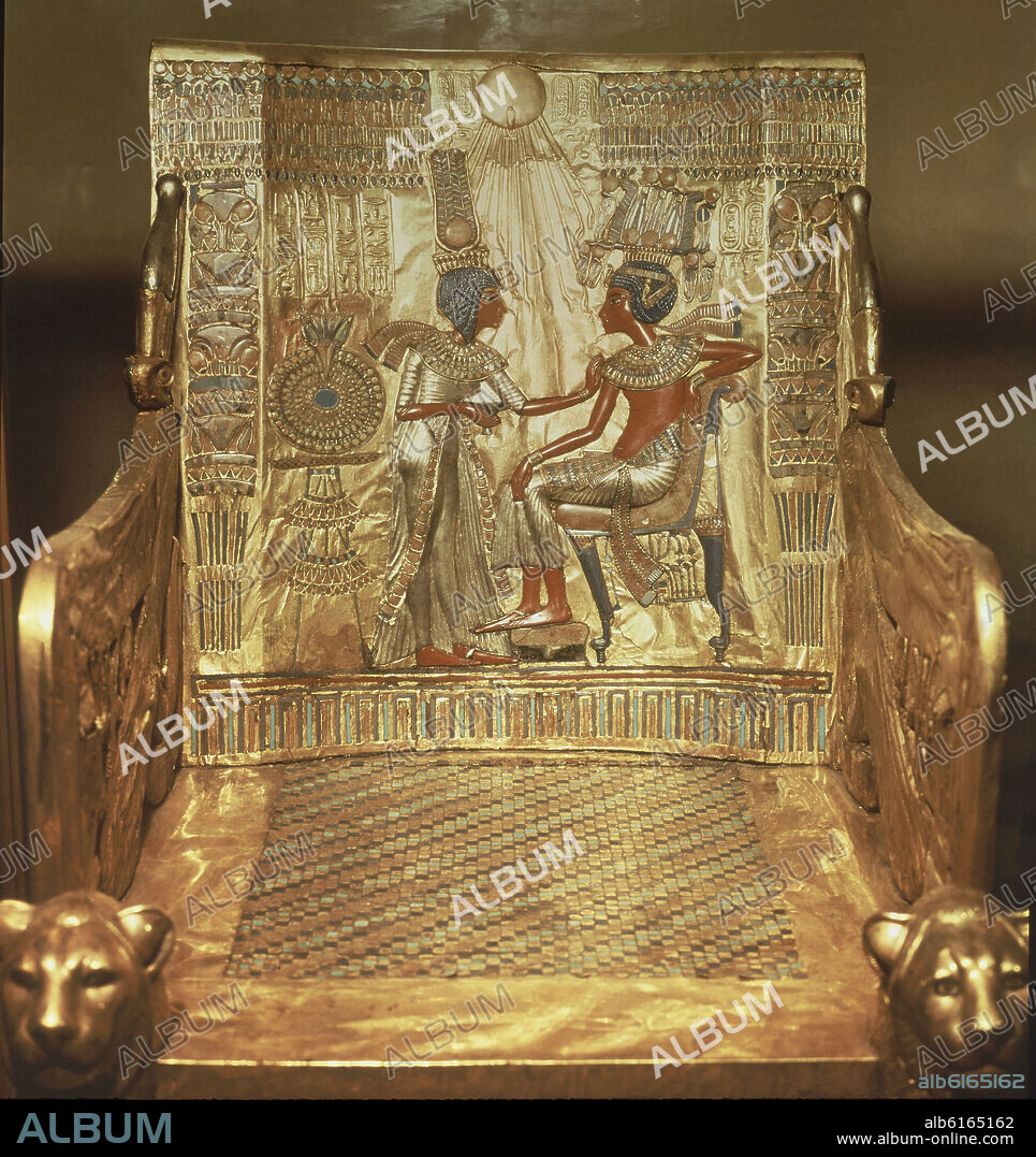 TESORO DE TUTANKAMON - TRONO DE TUTANKAMON EN ORO - RELIEVES DE TUTANKAMON Y SU ESPOSA - XVIII DINASTIA.