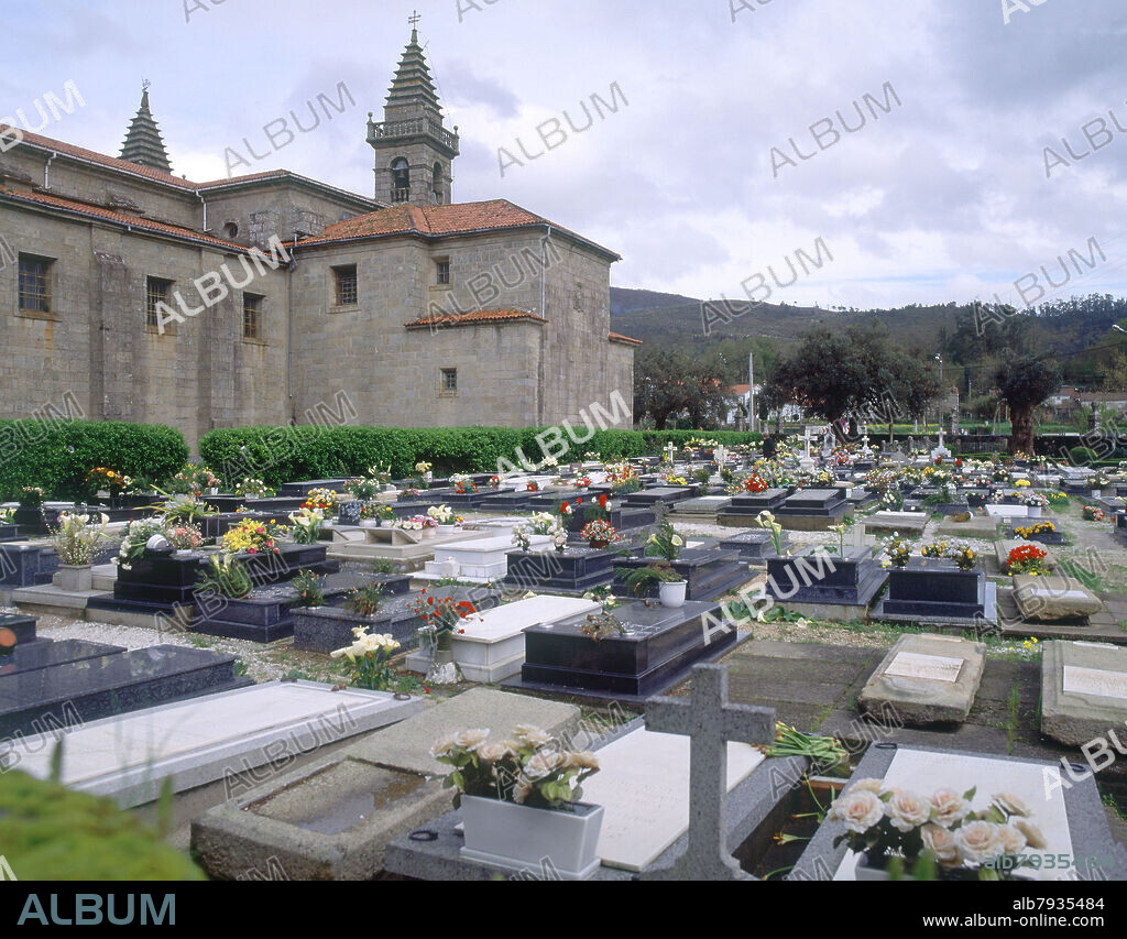 LAPIDAS E IGLESIA ARCIPRESTAL DE SANTA MARIA - FOTO AÑOS 00 SIGLO XXI.