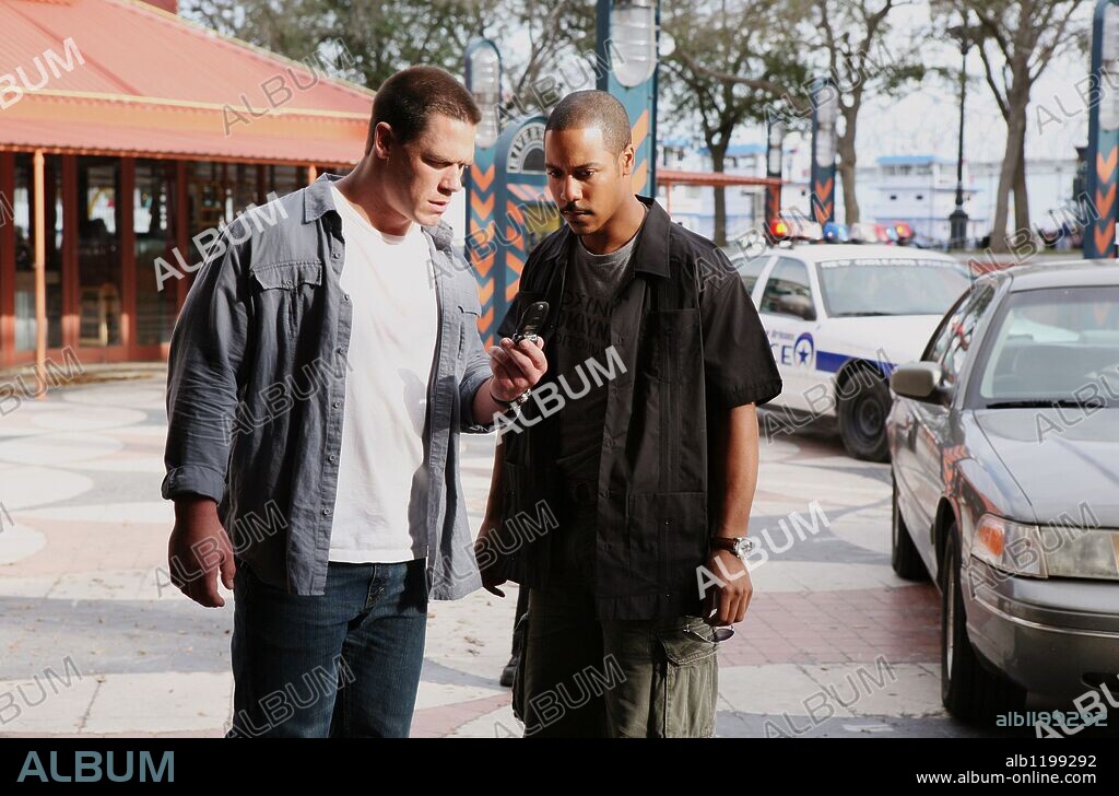 BRIAN WHITE y JOHN CENA en 12 TRAMPAS, 2009 (12 ROUNDS), dirigida por RENNY HARLIN. Copyright MARK GORDON COMPANY, THE/MIDNIGHT SUN PICTURES/WWE FILMS / PERRET, PATTI.