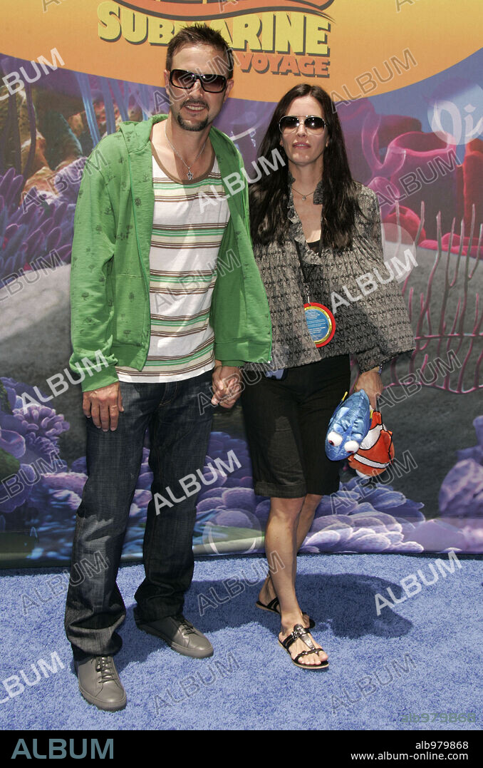 DAVID ARQUETTE and COX COURTENEY. Jun 10, 2007-Anaheim, California, USA-Actress COURTENEY COX & Actor DAVID ARQUETTE at the Finding Nemo Submarine Voyage opening at Disneyland Park. 10/06/2007